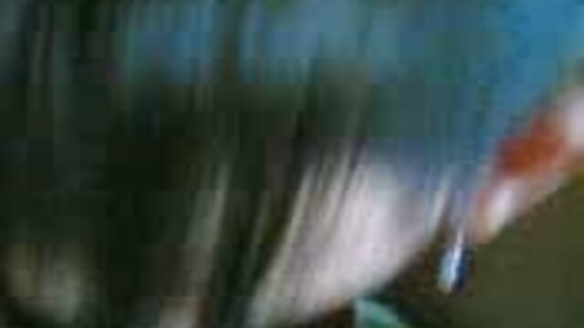 వక్రబుద్ధిగల అల్లం వేశ్య తన సొంత తోలు పర్స్‌లో సెక్స్ వీడియోస్ సెక్స్ పిస్ తీసుకుంటుంది